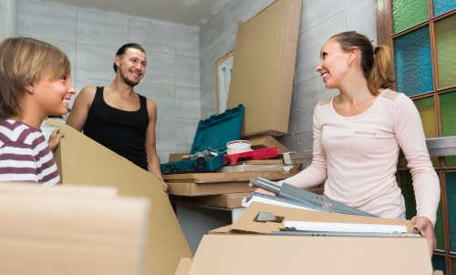 Moving team using safe handling practices during a Dulwich van service